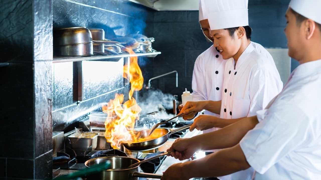 Chức năng của nguyên tố lửa là gì?