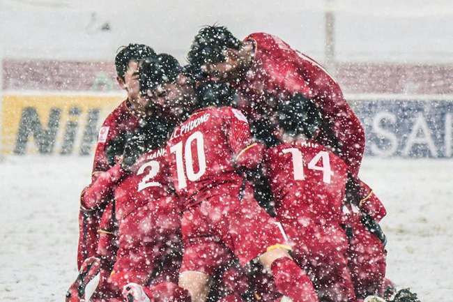 Những lợi ích của bóng đá khiến bạn muốn xỏ giày ra sân