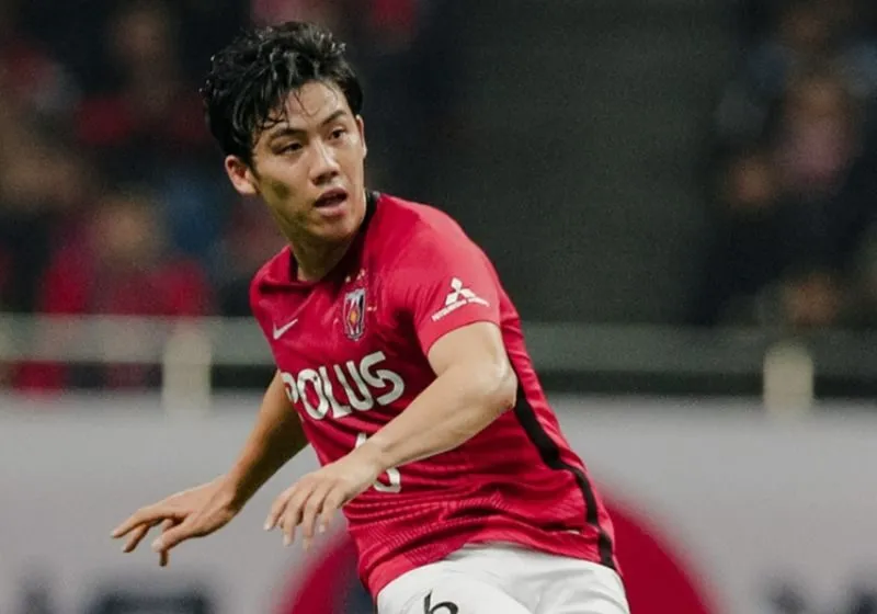Wataru Endo ăn mừng chức vô địch cùng Urawa Red Diamonds